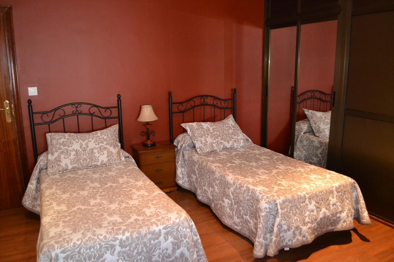 Hostal Pension La Ruta Paterna del Campo ภายนอก รูปภาพ