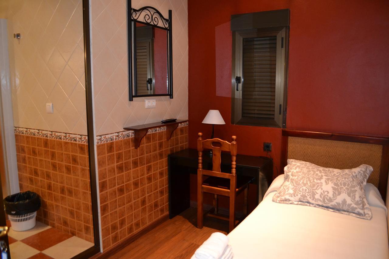 Hostal Pension La Ruta Paterna del Campo ภายนอก รูปภาพ