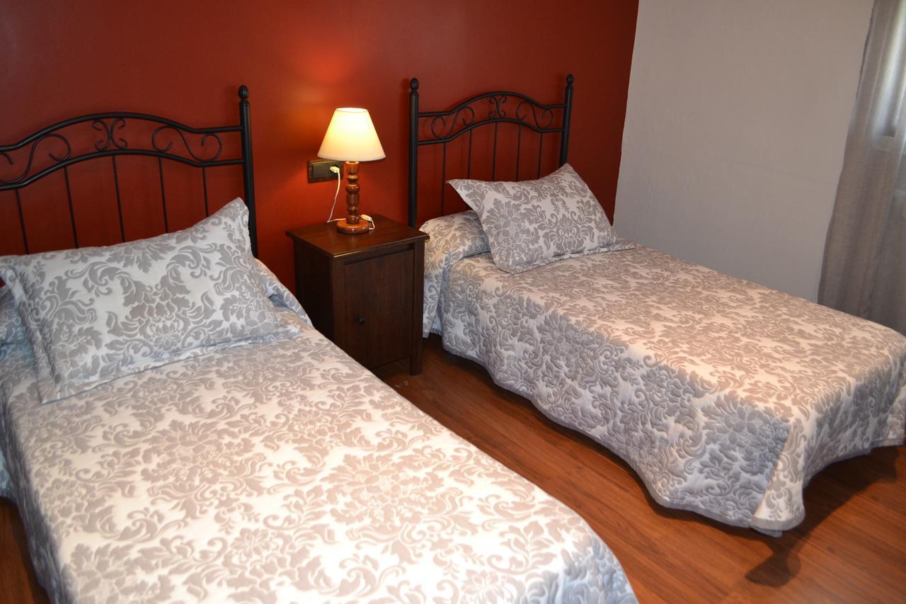 Hostal Pension La Ruta Paterna del Campo ภายนอก รูปภาพ